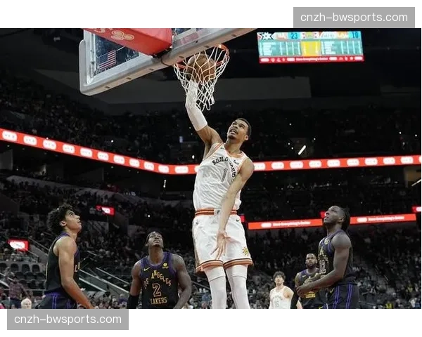 马刺文班亚马二年级全面进化 场均23.7分11.2篮板2.8盖帽